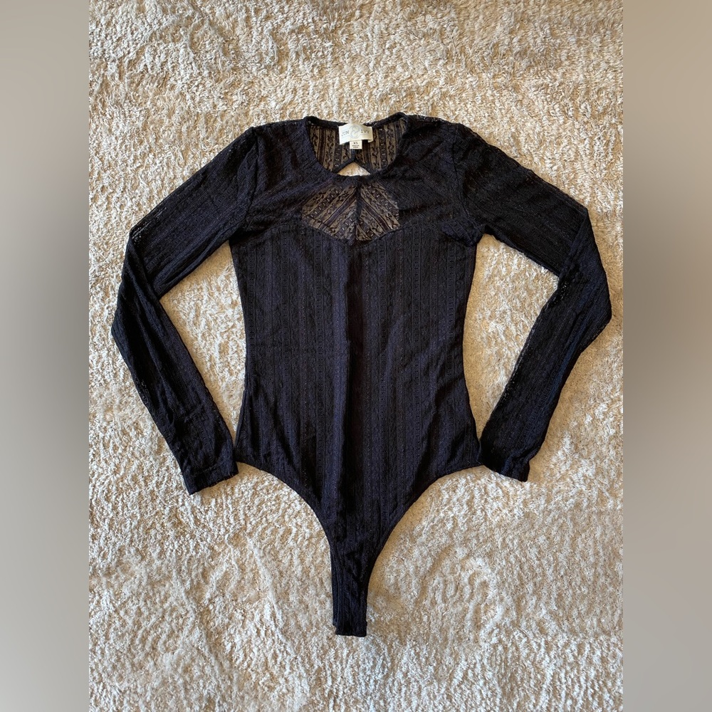 Francesca’s Lana Long Sleeve Lace Bodysuit. Size : XS